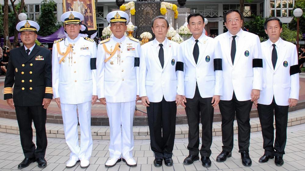 รวมใจ พล.ร.ต.วศินสรรพ์ จันทวรินทร์ และ ศ.ดร.นพ.ประสิทธิ์ วัฒนาภา จัดงาน “น้อมดวงใจชาวศิริราช...ตามรอยพระราชปณิธานพระภูมิพล” โดยมี น.อ.วิชนรัตน์ คชเสนี, ศ.นพ. อภิชาติ อัศวมงคลกุล และ ผศ.นพ.วิศิษฎ์ วามวาณิชย์ มาร่วมงานด้วย ที่ รพ.ศิริราช วันก่อน.