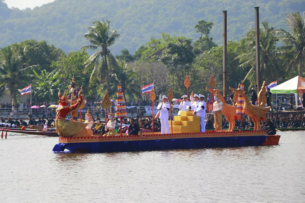 จัดแข่งเรือยาว อ่างเก็บน้ำบ้านเขาเต่า รำลึกพระมหากรุณาธิคุณในหลวง ร.9
