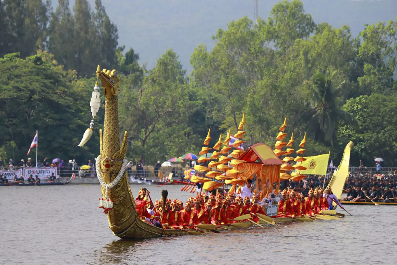 จัดแข่งเรือยาว อ่างเก็บน้ำบ้านเขาเต่า รำลึกพระมหากรุณาธิคุณในหลวง ร.9