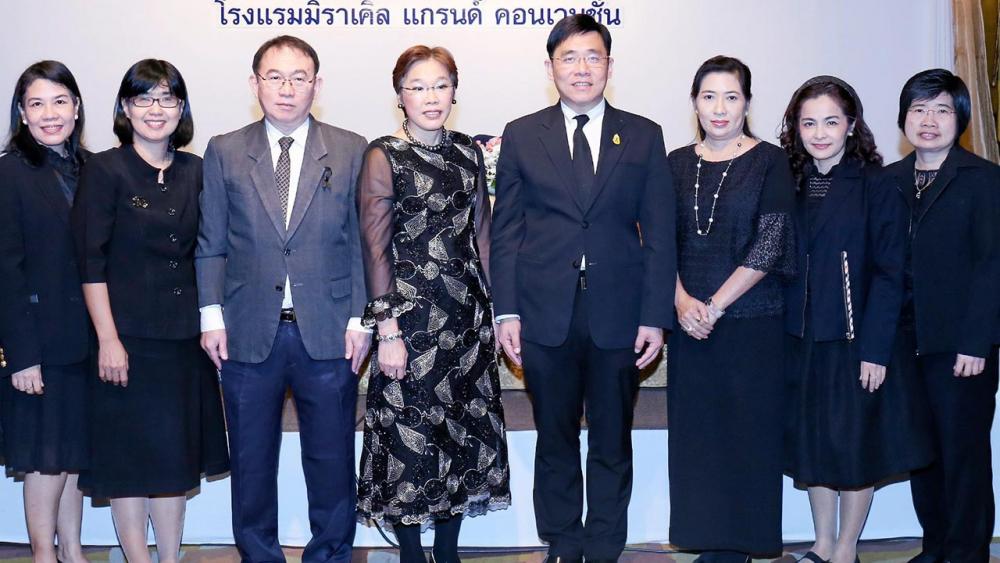 การป้องกัน นพ.รุ่งเรือง กิจผาติ ผอ.สำนักโรคติดต่อทั่วไป กรมควบคุมโรค เปิดการประชุมบูรณาการงานป้องกันโรคติดต่อ ปีงบประมาณ 2560 โดยมี พญ.วราลักษณ์ ตังคณะกุล, นพ.อรรถพล ชีพสัตยากร และ โศภาพรรณ วิมลรัตน์ มาร่วมประชุมด้วย ที่โรงแรมมิราเคิล แกรนด์ วันก่อน.