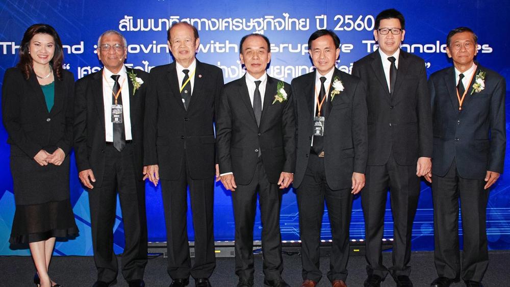 สัมมนา ชนินท์ ว่องกุศลกิจ จัดงานสัมมนาทิศทางเศรษฐกิจไทย “เศรษฐกิจไทยก้าวอย่างไร ในยุคเทคโนโลยีป่วนโลก” โดยมี ดร.อรัญ ธรรมโน, รศ.ดร.วรากรณ์ สามโกเศศ, เทพชัย หย่อง และ ดร.เอกนิติ นิติทัณฑ์ประภาศ มาร่วมงานด้วย ที่โรงแรมพลาซ่า แอทธินี วันก่อน.
