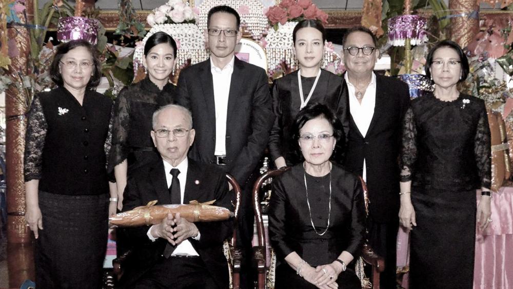 ผ้ากฐิน โพธิพงษ์ ล่ำซำ บอสใหญ่เมืองไทยประกันชีวิต เป็นประธานในพิธีถวายผ้าพระกฐินสามัคคี พร้อมร่วมทำบุญกับบริษัทคู่ค้าจำนวน 3,287,483 บาท โดยมี ยุพา ล่ำซำ, นวลพรรณ ล่ำซำ และ สาระ ล่ำซำ มาร่วมในพิธีด้วย ที่วัดพระขาว อ.บางบาล จ.พระนครศรีอยุธยา วันก่อน.