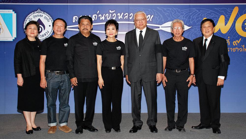 70 ปี ร.9 คุณหญิงชดช้อย โสภณพนิช แถลงข่าวการประกวดศิลปิน “ดาวเด่นบัวหลวง 101”ครั้งที่ 9 ในหัวข้อ ๗๐ ปีรัชกาลที่ ๙ ของพวกเราชาวไทย โดยมี ดร.จิรายุ อิศรางกูร ณ อยุธยา และ อภิชาต รมยะรูป มาร่วมงานด้วย ที่หอศิลป์สมเด็จพระนางเจ้าสิริกิติ์ พระบรมราชินีนาถ วันก่อน.