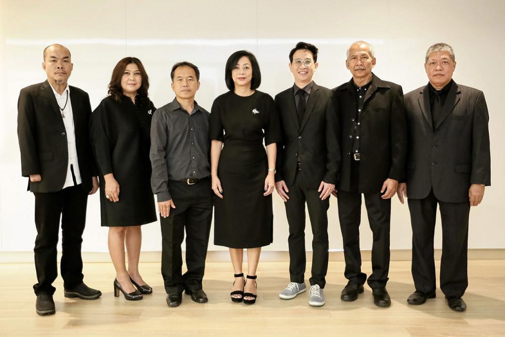 เชิญชม มยุรี ชัยพรหมประสิทธิ์ และ ลักคณา ทวีสุข จัดนิทรรศการจิตรกรรม “คิดถึงพ่อของแผ่นดิน” จัดถึง 5 ธ.ค. โดยมี ชาญชัย เชิดชูวงศ์ธนากร, สุวิทย์ ใจป้อม, ดร.พลเดช วรฉัตร, วัฒนา พูลเจริญ และ ชิงชัย อุดมเจริญกิจ มาร่วมงานด้วย ที่สยามพารากอน วันก่อน.