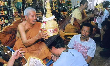 ครอบเศียรพระลักษณ์หน้าทอง วัดสุทัศนฯ...ฤกษ์จันทร์ซ้อนจันทร์