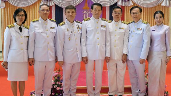เปิดแล้ว ศ.นพ.ปิยะมิตร ศรีธรา และ ศ.นพ.พงษ์ศักดิ์ โค้วสถิตย์ จัดพิธีเปิด สถาบันการแพทย์
จักรีนฤบดินทร์ คณะแพทยศาสตร์รามาธิบดี โดยมี ศ.นพ.อร่าม โรจนสกุล, นพ.ไพโรจน์ บุญคงชื่น และ พรรณสิรี คุณากรไพบูลย์ศิริ มาร่วมในพิธีด้วย ที่ อ.บางพลี จ.สมุทรปราการ วันก่อน.