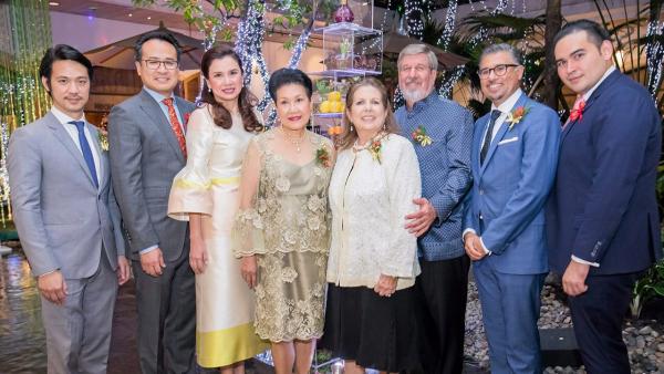 การกุศล นนทกานต์ ทัพพะรังสี อึง จัดกิจกรรม คริสต์มาส ทรี แชริตี้ โปรเจกต์ เพื่อหารายได้ มอบให้แก่มูลนิธิอาสาเพื่อนพึ่ง (ภาฯ) ยามยาก สภากาชาดไทย โดยมี ท่านผู้หญิงวราพร ปราโมช ณ อยุธยา และ วิลเลียม เอ็ลล์วู๊ด ไฮเน็ค มาร่วมงานด้วย ที่โรงแรมอนันตรา สยาม วันก่อน.