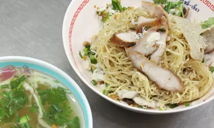 ราชาบะหมี่หรือจะสู้ เทพแห่งบะหมี่ "รุ่งเรือง นางเลิ้ง"