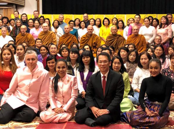 กฐินสามัคคี จักรี ศรีชวนะ ออท.ณ กรุงเบิร์น สวิตเซอร์แลนด์ เป็นประธานในพิธีทอดกฐินสามัคคี ที่ฮอลล์ กรุงเบิร์น มี พระเขมะสิริ เจ้าอาวาสวัดป่าธรรมปาละ เป็นประธานฝ่ายสงฆ์ นวลละออง ชูลริค โภคสมบูรณ์ เจ้าภาพ.