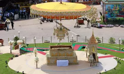 ประชาชนนับล้านพร้อมใจนั่งสมาธิตั้งจิตภาวนาถวายหลวงตามหาบัว