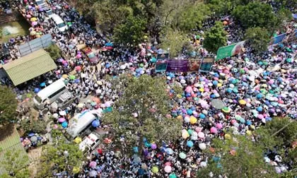 ประชาชนนับล้านพร้อมใจนั่งสมาธิตั้งจิตภาวนาถวายหลวงตามหาบัว
