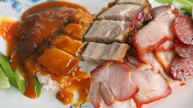 นายจิวหมูแดง-หมูกรอบ อร่อยจริงหน้าโรงแรมมารวย