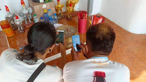 คอหวยลุ้น "เลขเด็ด" ธูปเสี่ยงทาย "ไอ้ไข่" สำนักสงฆ์พระพุทธบาทเขาถ้ำพระ
