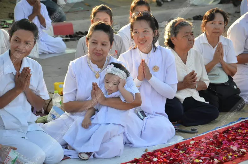 'ธุดงค์ธรรมชัย' พื้นที่ 6 จว.น้ำท่วม ปัดเป่าผองภัย-สร้างบุญใหญ่ให้แผ่นดิน