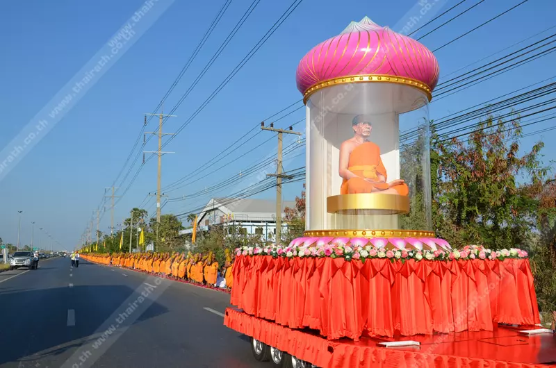 'ธุดงค์ธรรมชัย' พื้นที่ 6 จว.น้ำท่วม ปัดเป่าผองภัย-สร้างบุญใหญ่ให้แผ่นดิน