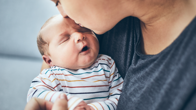 .ทำนายฝันว่าได้ลูกชาย ลูกชายแฝด หมายความว่าอย่างไร มีเลขเด็ดตัวไหนบ้าง?.