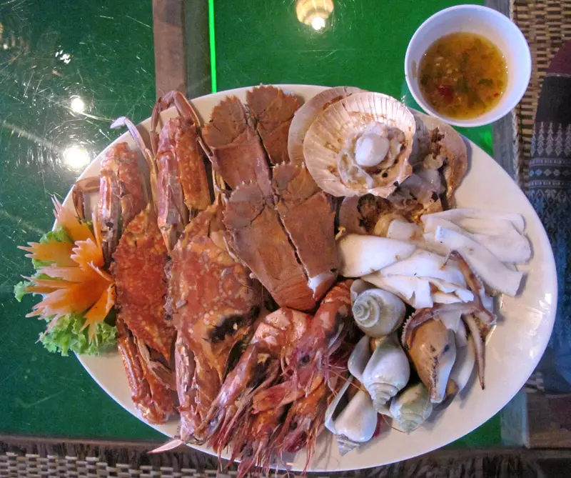 แซบ หวาน กลางทะเลบ้านพลอยเสม็ดน้ำพริกกะปิรสเด็ด แกงเผ็ดไก่ระยอง