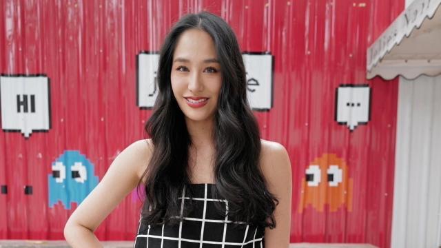 ละคร อีสา รวีช่วงโชติ 2556 ในม่านหมอกแห่งกาลเวลา ย้อนรอยไปสู่สยามประเทศยุคต้นรัชกาลที่ 6 ณ ใจกลางวังหลวงอันวิจิตรตระการตา เรื่องราวของหญิงสาวกำพร้าผู้หนึ่งนาม "อีสา" ได้เริ่มต้นขึ้น เธอเติบโตภายใต้ร่มเงาของ"หม่อมเจ้าโชติช่วงระวี" โดยหารู้ไม่ว่าโชคชะตาได้ขีดเขียนเส้นทางอันคดเคี้ยวไว้ให้เธอแล้ว จากหม่อมวัยเยาว์ที่ต้องพลัดพรากจากบุตรในครรภ์ สู่ชีวิตอิสระอันโลดโผนภายใต้ชื่อ "อุษา" นางละครผู้เลอโฉม และเจ้าของไนต์คลับที่มากรัก ทว่าเบื้องหลังความเร่าร้อนนั้น กลับเต็มไปด้วยบาดแผลแห่งหัวใจ โศกนาฏกรรม และสายสัมพันธ์ที่ถูกซ่อนเร้น… เธอจะค้นพบความหมายของชีวิตและความสุขที่แท้จริงได้หรือไม่ ในเมื่อทุกย่างก้าวล้วนถูกพันธนาการด้วยอดีตอันเจ็บปวด 15 4DQpjUtzLUwmJZZSDbXuomQ16WGICk4eSaLfLuJXNBI6