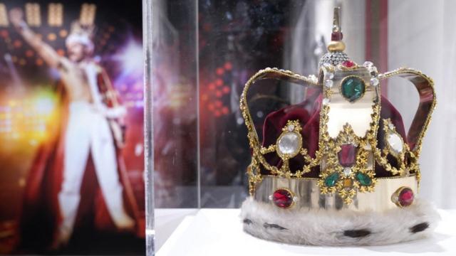 ฮ่องกงโชว์สมบัติส่วนตัว ‘เฟรดดี เมอร์คิวรี’ ตำนานวง ‘ควีน’ (คลิป)