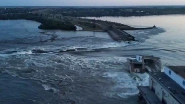 ยูเครน-รัสเซียโบ้ยกันยับ เหตุระเบิดเขื่อนคาคอฟกา ปชช.อพยพนับหมื่น (คลิป)