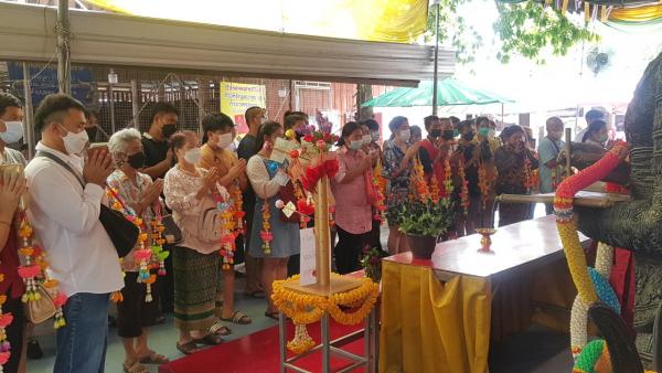 งวดที่แล้วถูกหวย นักเสี่ยงดวงติดใจ กลับมาขอ "เลขเด็ด" 5 มหาเทพ ไปลุ้นโชคอีกครั้ง