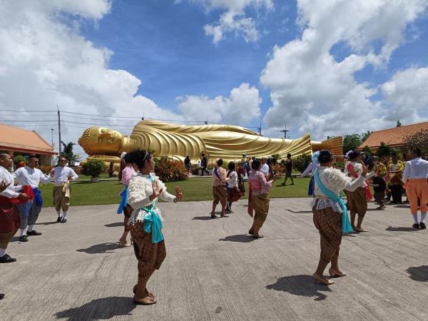 จัดอลังการขบวนเรือหางยาว 50 ลำ แห่กฐินทางน้ำวันลอยกระทง วัดแหลมพ้อ เกาะยอ