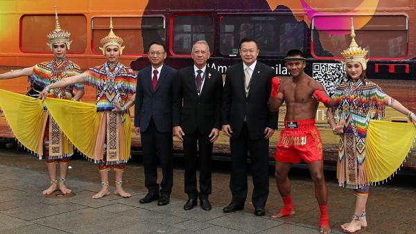 "นวลพรรณ ลํ่าซำ" เป็นประธานในพิธีถวายผ้ากฐิน ประจำปี 65 ของเมืองไทยประกันภัย