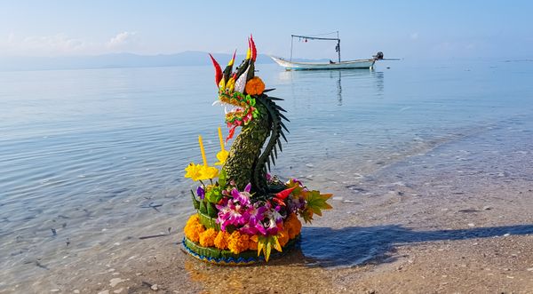 เปิดตำราทำนาย "ฝันว่าลอยกระทง" บอกเหตุดีหรือร้าย เรื่องใดที่ควรระวัง?