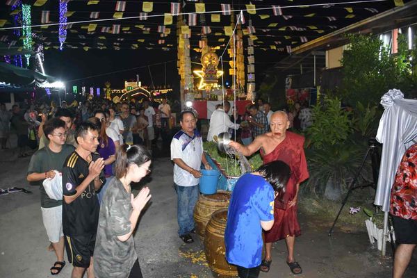 "ตาทอง" ให้โชค 6 แสน ผัวเมียกลับมาถวาย "สร้อยทองคำ" ล้วงตะข้อง ได้เลขเด็ด