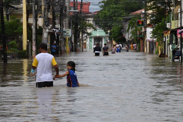 ฮ่องกงเตือนภัย พายุ ‘นัลแก’  มาแล้ว ขณะมุ่งหน้าถล่มจีน