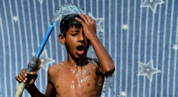 นักวิทย์เตือน ทำไมไม่ควรอาบน้ำขณะมีพายุฝนฟ้าคะนอง