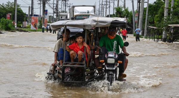 ผู้นำฟิลิปปินส์สั่งการเร่งช่วยเหลือผู้ประสบภัยไต้ฝุ่นโนรู คร่าชีวิตปชช.แล้ว 5 ศพ (คลิป)