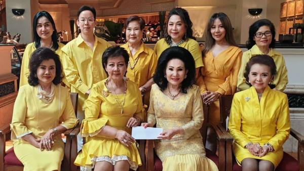 "บุญธรรม และ ศุภลักษณ์" รับน้ำใจมอบถุงยังชีพช่วยเหลือคนโดนน้ำท่วม