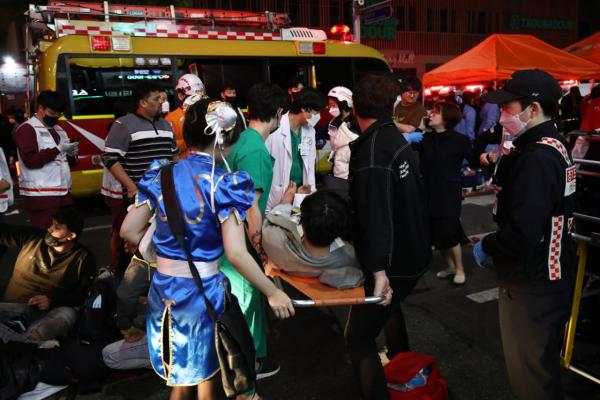 เกิดเหตุเหยียบกันในงานฮาโลวีนอิแทวอน หัวใจหยุดเต้นต้อง CPR กว่า 50 ราย