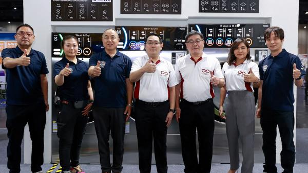 โรงแรมแมนดาริน โอเรียนเต็ล ฉลองครบรอบ 146 ปี มอบรางวัลอายุงานให้พนักงาน