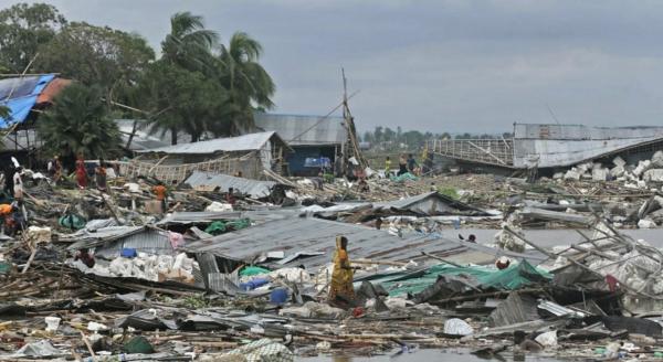 พายุไซโคลน "ศรีตรัง" พัดขึ้นฝั่งบังกลาเทศ อพยพประชาชนนับแสนคน ดับ 14 ศพ (คลิป)