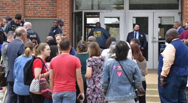 สลด เกิดเหตุกราดยิงใน ร.ร.มัธยมรัฐมิสซูรี สหรัฐฯ ดับ 3 ศพ บาดเจ็บ 6 ราย