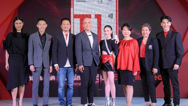 "ฐาปน สิริวัฒนภักดี" มอบกล้อง Leica รุ่น M10-P ให้ อันเดรอัส คอฟฟ์แมนน์ เพื่อเก็บรักษา