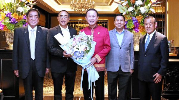 Central Tham Love The Earth สนับสนุนเจตนารมณ์ “ปลูกต้นไม้ล้านต้น”