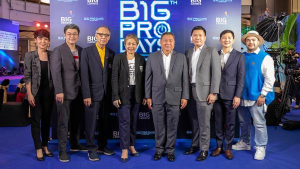 ไปซื้อกล้อง ชาญ เธียรกาญจนวงศ์ และ ภัทรพร เพ็ญประพัฒน์ เปิดงาน BIG CAMERA BIG PRO DAYS 16 “The New Start” มหกรรมกล้องดิจิทัลยิ่งใหญ่แห่งปี โดยมี ธนสิทธิ์ เธียรกาญจนวงศ์, ชิตชัย เธียรกาญจนวงศ์ และ วิเชียร ตั้งธรรมสถิตย์ มาร่วมงานด้วย ที่เซ็นทรัลเวิลด์ วันก่อน.