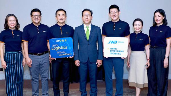 หนังโฆษณา ชวนินทร์ บัณฑิตกฤษดา เปิดตัวสื่อโฆษณาหนังสั้นชุด “JWD DNA” ผ่านแนวคิด “Think Everything Logistics” ปรากฏการณ์ใหม่สร้างสรรค์คลิปไวรัล โดยมี อมรพรรณ บัณฑิตกฤษดา และ อัจฉรา นิมิตรปัญญา มาร่วมงานด้วย ที่ รร.วอลดอร์ฟ แอสโทเรีย วันก่อน.