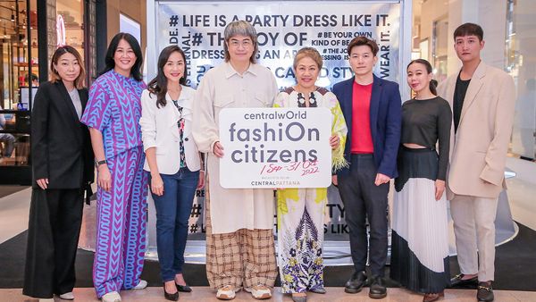 ตามไปซื้อ - ภัทรพร เพ็ญประพัฒน์ เปิดแคมเปญ centralworld fashion citizens สุดยิ่งใหญ่ พร้อมจัด Trunk Show นำเสนอคอลเลกชันใหม่จาก 14 แบรนด์ชั้นนำ ระหว่างนี้-31 ต.ค. โดยมี ศักดิ์สินี พูนวัตถุ, ธัชพงศ์ เตชะเสน และ กนกพร โลศิริ มาร่วมงานด้วย ที่เซ็นทรัลเวิลด์ วันก่อน.