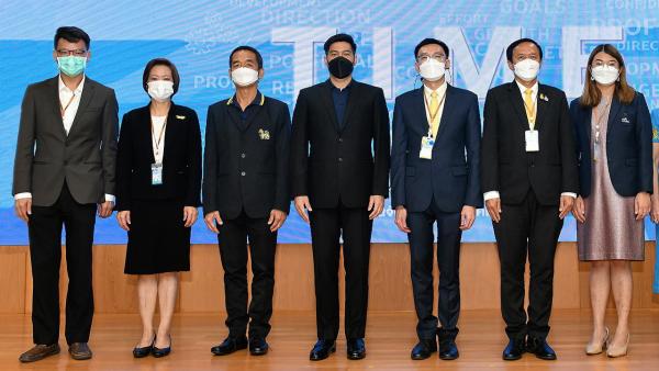 เยี่ยมชม  -  ปิติ ภิรมย์ภักดี และ สุชิน อิงคะประดิษฐ์ ให้การต้อนรับ มณฑล ภาคสุวรรณ์ กับ ศ.ดร. ศุภชัย ปทุมนากุล มาเยี่ยมชมโครงการ TIME บริษัทบุญรอดบริวเวอรี่ร่วมกับกระทรวง อว. และ สวทช. ในการพัฒนาหลักสูตรให้นักศึกษาได้เข้าเรียนรู้และฝึกทักษะ ที่ บ.สิงห์ เบเวอเรช วันก่อน.