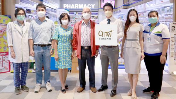 บำรุงผิว - อมต ชัยเกรียงไกร จัดงานเปิดตัว “AMT Skincare” ผลิตภัณฑ์บำรุงผิวคุณภาพดีจากนักวิจัยไทยคิดค้นสูตรให้สกินแคร์ชั้นนำของประเทศญี่ปุ่น โดยมี สิทธิชัย–ศิริพร ชัยเกรียงไกร และ รติมา ชัยเกรียงไกร มาร่วมงานด้วย ที่ร้านขายยาเพรียว สามย่านมิตรทาวน์ วันก่อน.