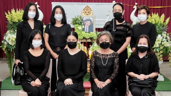 สู่สุคติ เมขลา เนติโพธิ์ เป็นประธานในพิธีสวดพระอภิธรรมศพ สุรชัย จันทราภรณ์ บิดาของต้องหทัย เพชรชาติ โดยมี ชลิตา อิศรางกูร ณ อยุธยา, มนต์ฤดี อัครราช, ศสัย ตังเดชะหิรัญ, เจษฎากร โคชส์ และ เลิศรินิญฒ์ สิปปภาค มาร่วมในพิธีด้วย ที่วัดชลประทานรังสฤษดิ์ วันก่อน.