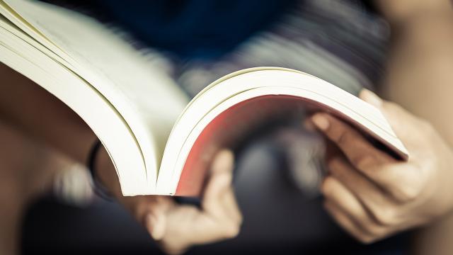 .จัดพิมพ์ “จักกวาฬทีปนี” เฉลิมพระเกียรติ วรรณกรรมพระพุทธศาสนาชั้นเลิศ.