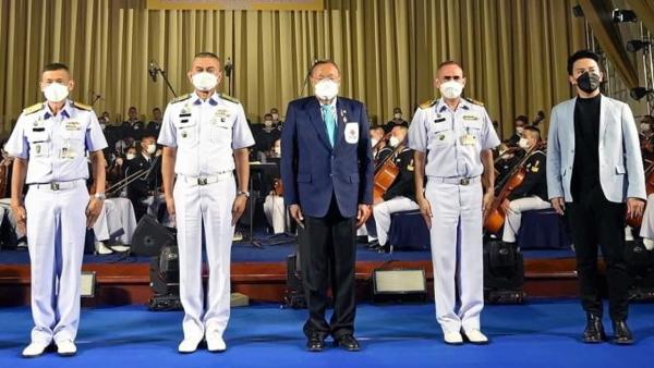 คอนเสิร์ต พล.ร.อ.สมประสงค์ นิลสมัย ผบ.ทร. แถลงข่าวเตรียมจัดงานกาชาดคอนเสิร์ต “90พรรษา สมเด็จพระบรมราชชนนีพันปีหลวง ราชนาวีถวายพระพรชัยมงคล” โดยมี ขรรค์ ประจวบเหมาะ และ พล.ร.ท.ก้องเกียรติ สัจวุฒิ มาร่วมแถลงด้วย ที่กองดุริยางค์ทหารเรือ วันก่อน.