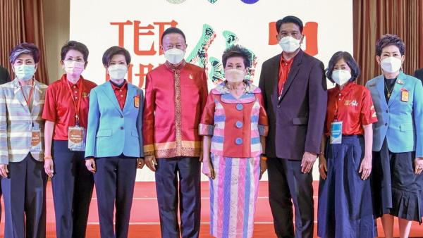 รุ่นสอง สนั่น อังอุบลกุล เป็นประธานเปิด TEPCIAN รุ่นที่ 2 หลักสูตรผู้บริหารระดับสูงด้านองค์ความรู้และความร่วมมือทางธุรกิจจีน โดยมี รศ.ดร.ธนวรรธน์ พลวิชัย, ฐิตินันท์วัธนเวคิน และ รศ.ดร.เสาวณีย์ ไทยรุ่งโรจน์ มาร่วมงานด้วย ที่มหาวิทยาลัยหอการค้าไทย วันก่อน.