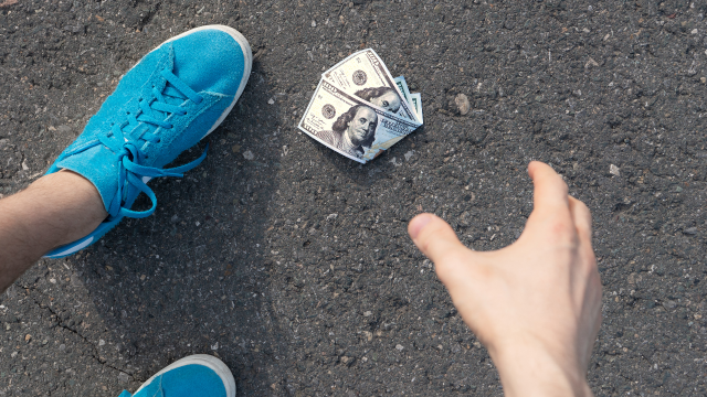 .ทำนายฝันแม่นๆ ฝันว่าเก็บเงินได้ พร้อมความหมาย และเลขเด็ดนำโชค.