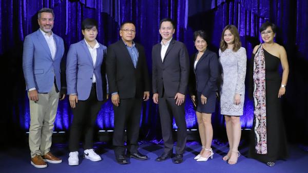 แท้งกิ้ว ศรัณย์ ภู่พัฒน์ จาก ธ.ทีเอ็มบีธนชาต จัดงาน “เดอะเอ็กซ์คลูซีฟ กาล่า ยินดีที่ได้รู้จัก” เพื่อขอบคุณลูกค้าธุรกิจในภาคตะวันออก โดยมี อเล็กซานเดอร์ นนท์ แลงเฟลด์, สุพจน์ สื่อสวัสดิ์วณิชย์ และ รัฎติยา ปิตุเตชะ มาร่วมงานด้วย ที่โรงแรมเซ็นทารา มาริส รีสอร์ท วันก่อน.